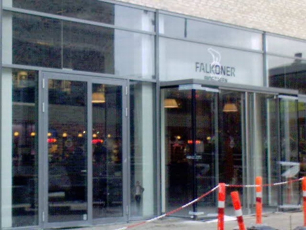 Indgangsparti 2 dage før åbning